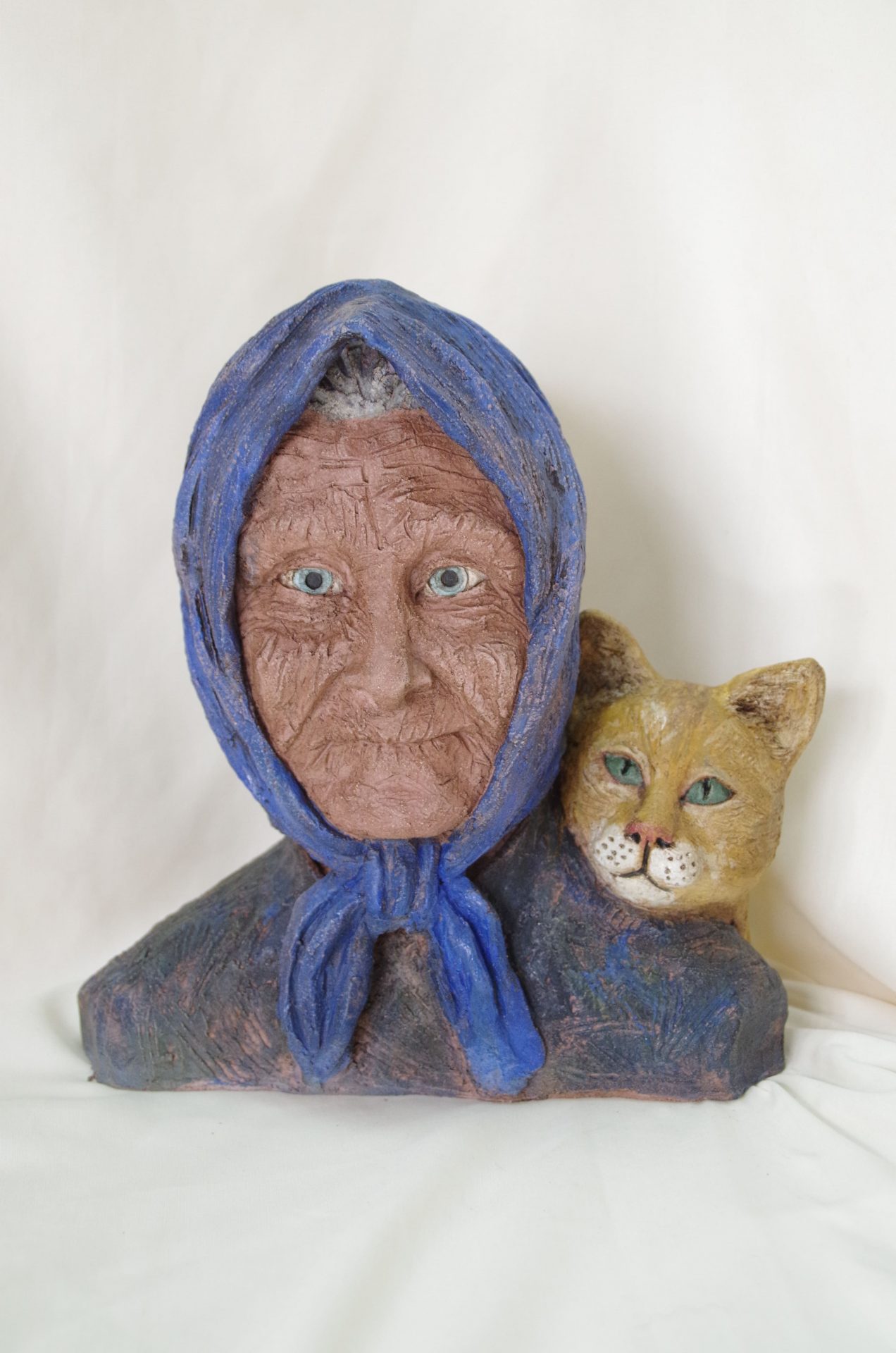 Una Anciana y un Gato - Esculturas Lola Jiménez