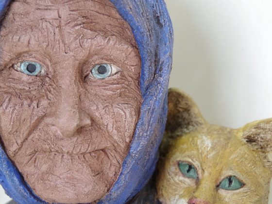 Una Anciana y un Gato - Esculturas Lola Jiménez