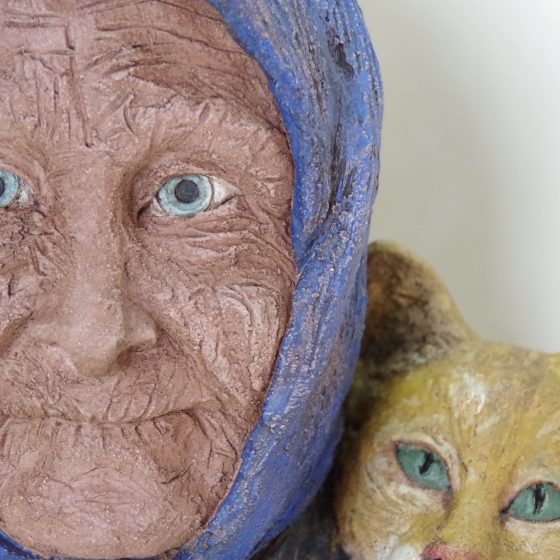 Una Anciana y un Gato - Esculturas Lola Jiménez